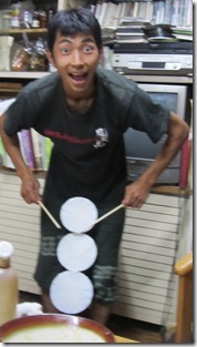 Yohey playing homemade drums